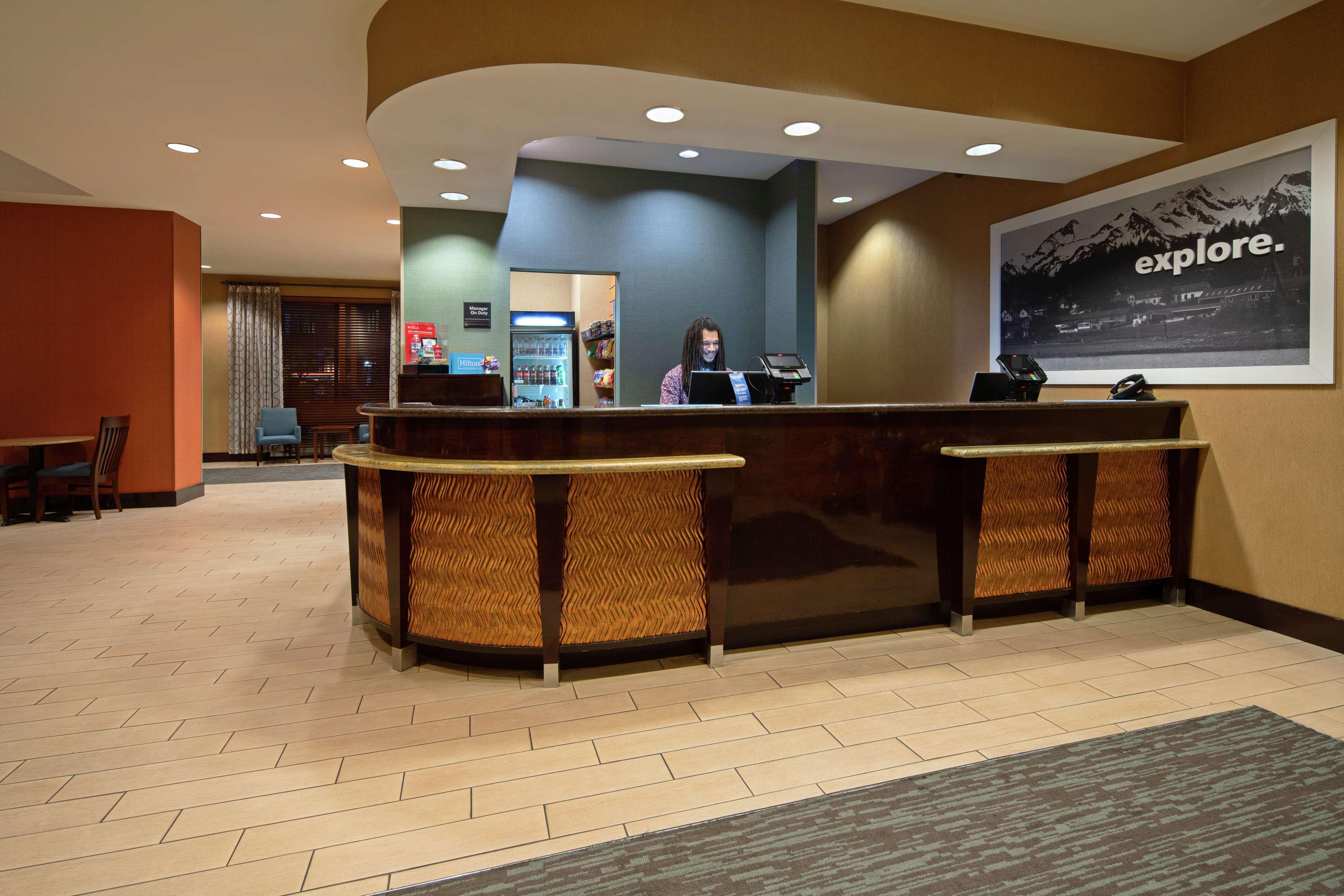 Hampton Inn & Suites Bremerton Exterior photo