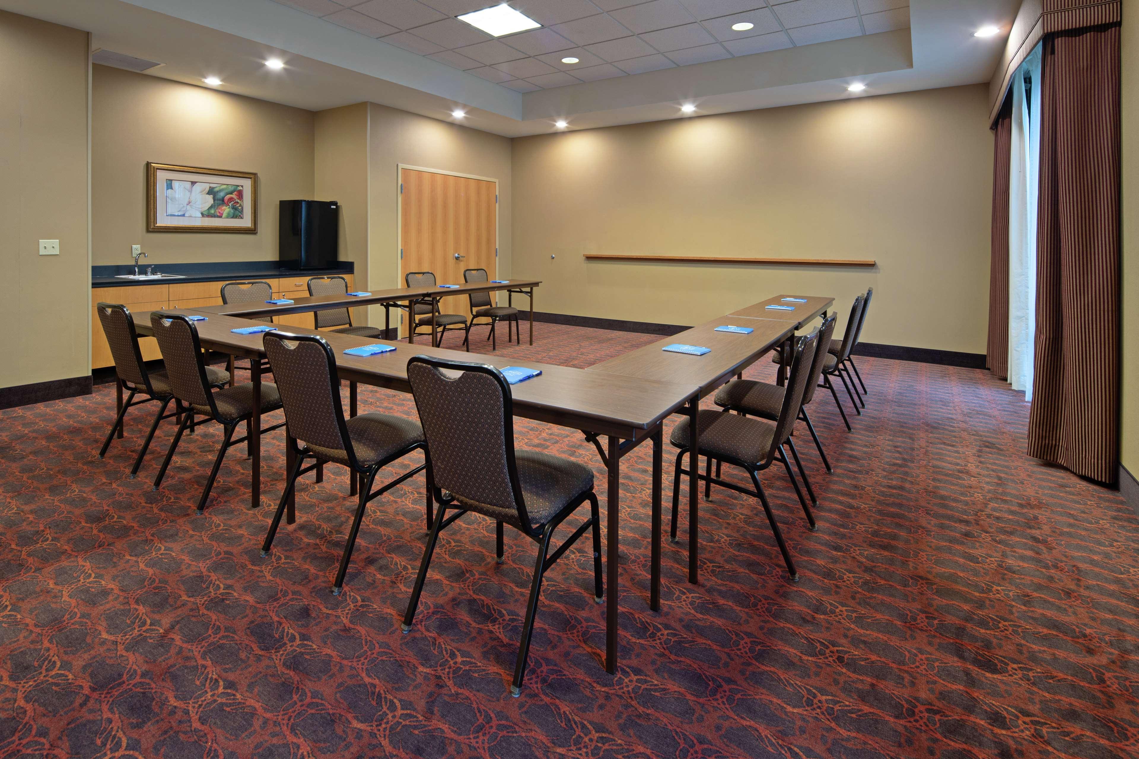 Hampton Inn & Suites Bremerton Exterior photo