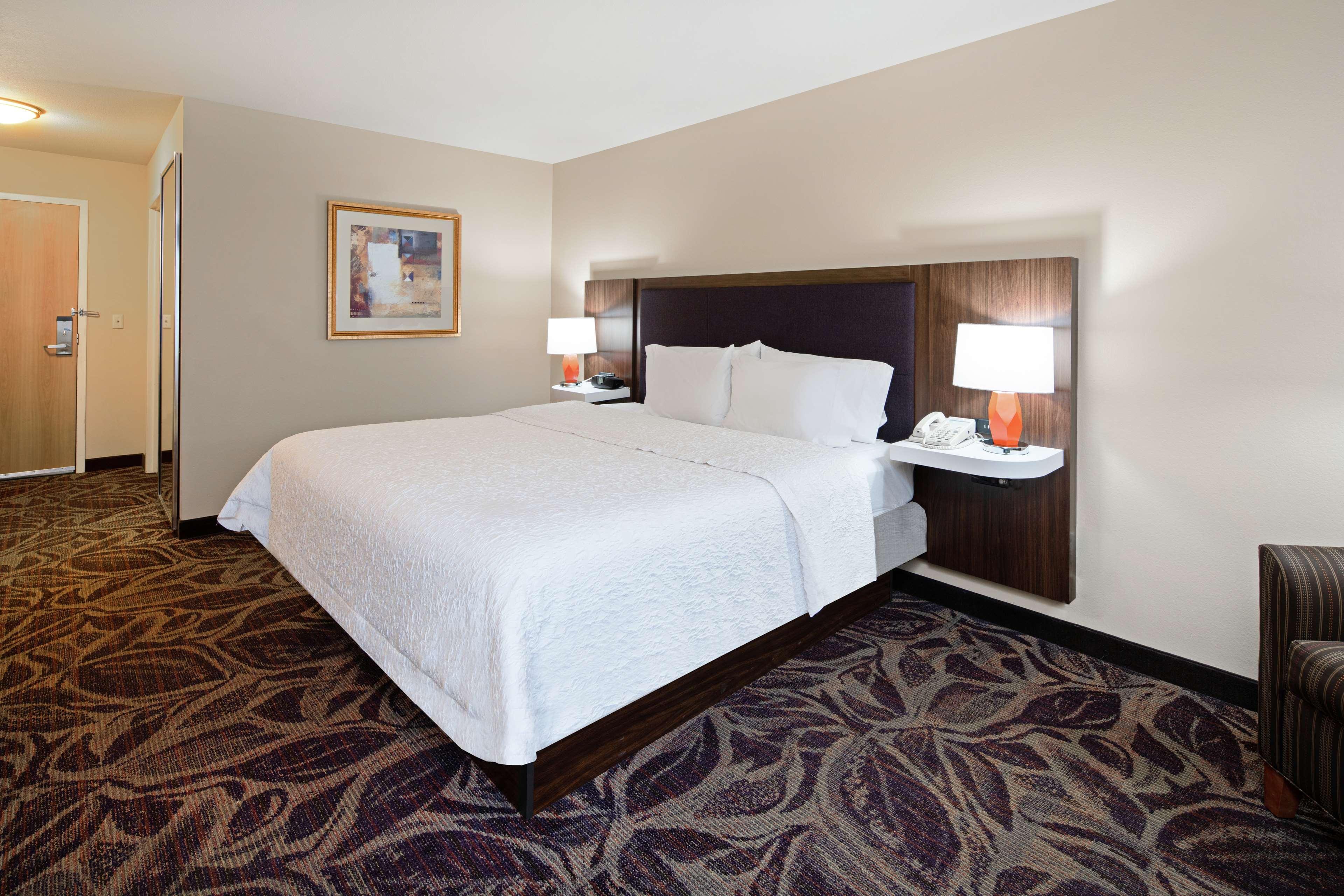 Hampton Inn & Suites Bremerton Exterior photo
