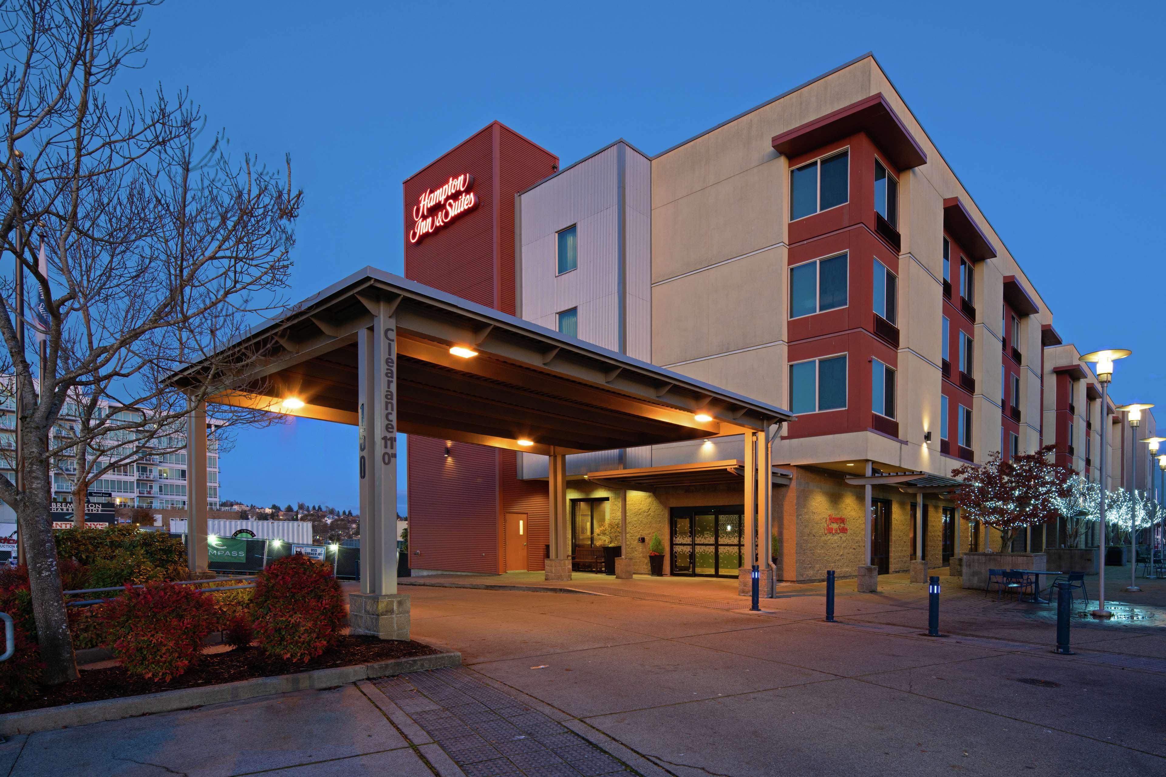 Hampton Inn & Suites Bremerton Exterior photo