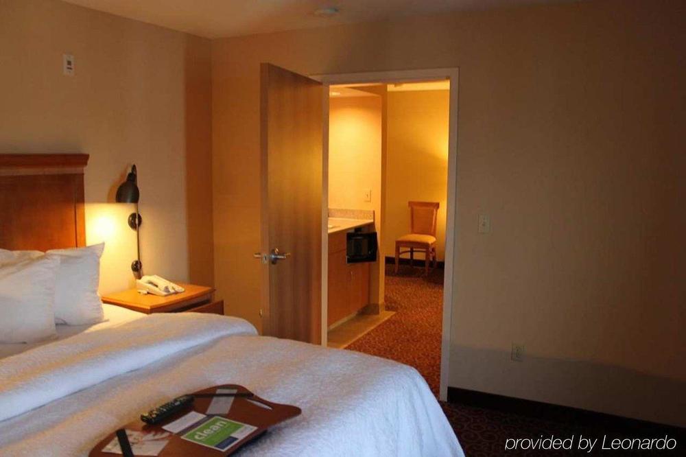 Hampton Inn & Suites Bremerton Room photo