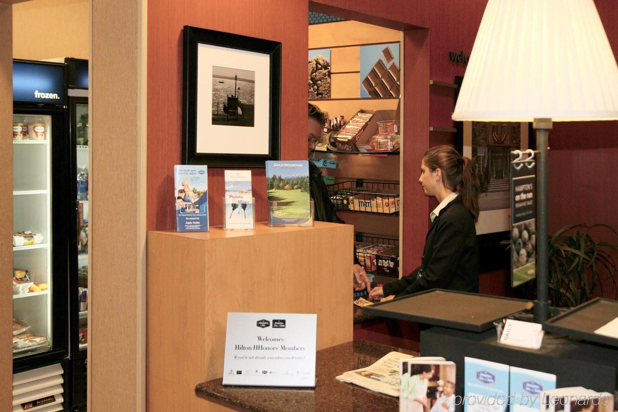 Hampton Inn & Suites Bremerton Interior photo