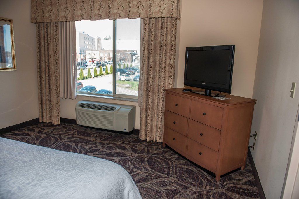 Hampton Inn & Suites Bremerton Exterior photo