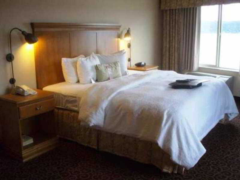 Hampton Inn & Suites Bremerton Room photo